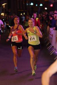 An all saying picture in a half marathon, Gwen sprinting for victory in 1h21'and losing by 4/10of a sec!